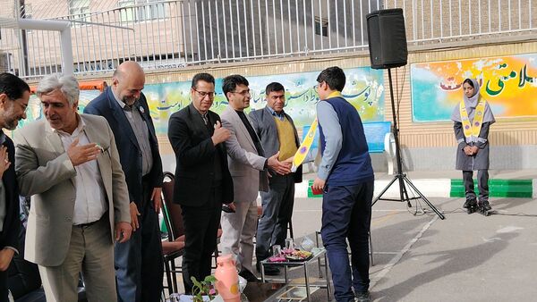  طنین زنگ انقلاب در مدرسه «طوبی» ناحیه ۶ مشهد