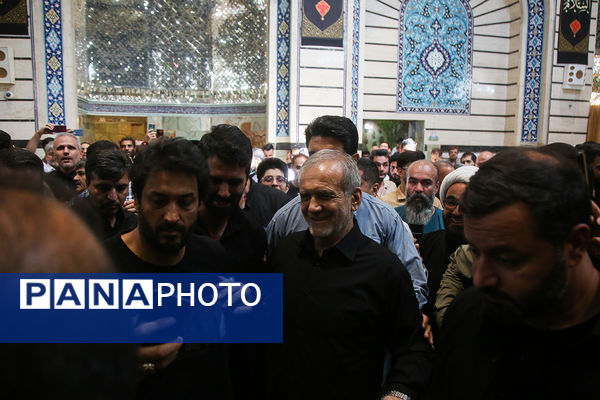 تشرف رئیس جمهور به زیارت حرم حضرت معصومه(س)