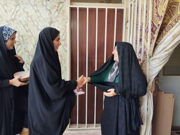 دیدار اعضای انجمن اسلامی هنرستان بصیرت آشخانه با همسر جانباز رسایی پور