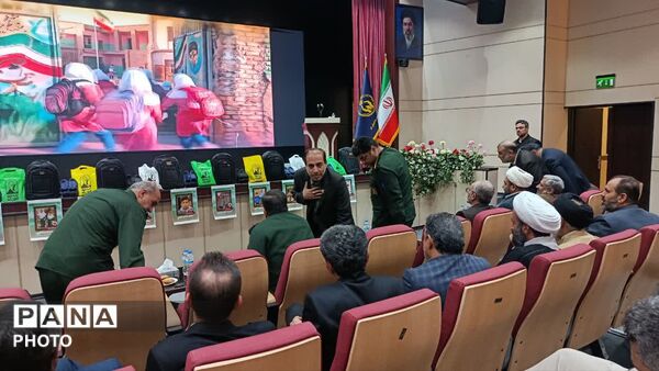  آیین اهدای 7 هزار و 225 بسته لوازم التحریر به یاد شهدای دانش آموز میناب در قم