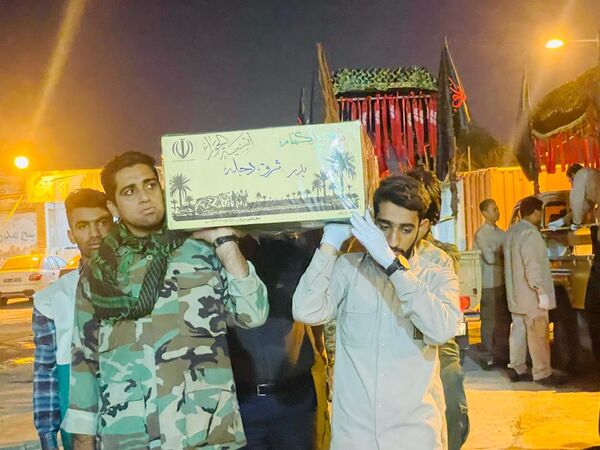 عشق و شور مردم میناب در تشیع پیکر شهدای گمنام
