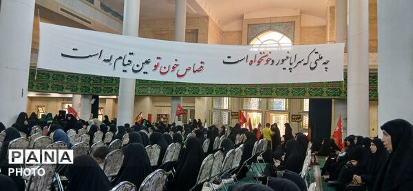 آیین بزرگداشت رهبر شهید انقلاب اسلامی در مصلای خاتم‌الانبیا(ص) زنجان 