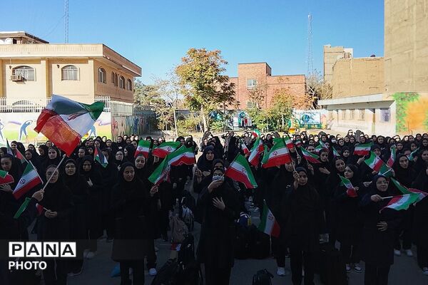 پرچم ایران بر فراز آغاز سال تحصیلی در شاهد مرضیه