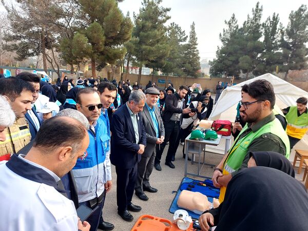 مانور زلزله استانی در هنرستان محمودیه خیامی ناحیه ۶ مشهد 