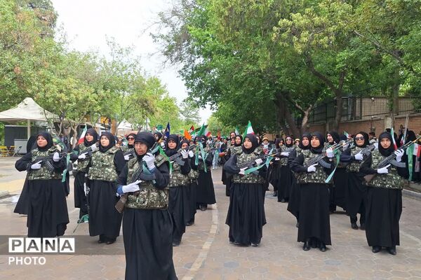 رزمایش بانوان و دختران بسیجی در شیراز
