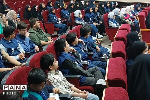 گردهمایی بزرگ خبرنگاران دانش آموز پانا در شهرستان شهریار و تجلیل از فعالان این عرصه