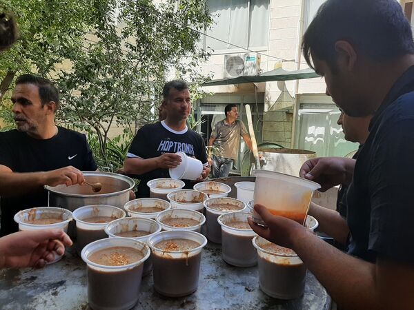 توزیع ۲۰ دیگ شله به عنوان نذر توسط خادم حرم مطهر رضوی و خیر بزرگ شهر مشهد مقدس