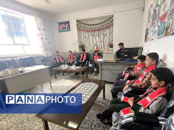 جلسه انجمن اولیا و شورای دانش آموزی در راستای برنامه‌ریزی هفته معلم