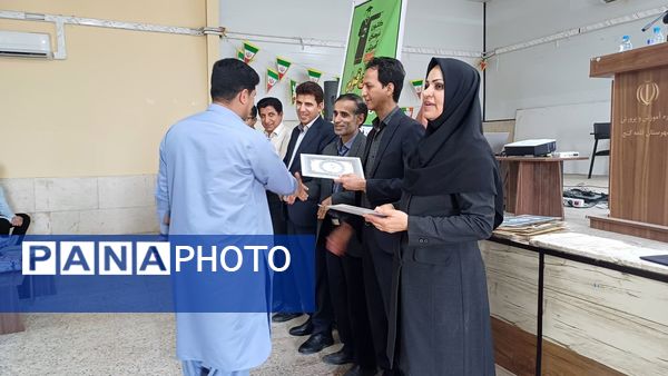 درخشش دانش‌آموزان نخبه قلعه‌گنج در جشن تقدیر کانون قلم‌چی