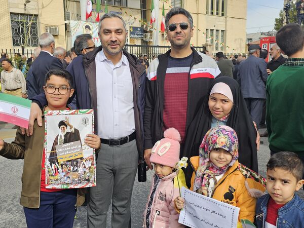 حضور پرشور دهه نودی‌های جهرمی در جشن انقلاب - 2
