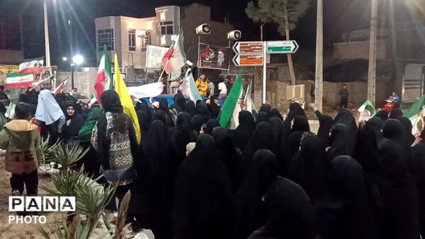 در خیابان ریشه دوانده‌ایم