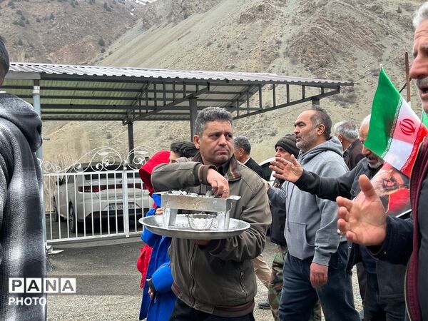 تشییع پیکر شهید دانشمند محمدرضا کیا بر دستان مردم کرج 