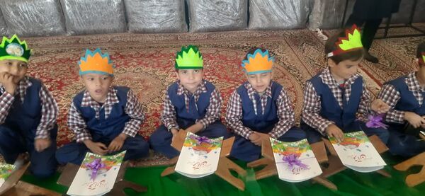 مراسم عهد و پیمان با قرآن در دبستان قمر بنی هاشم شهرستان زارچ 