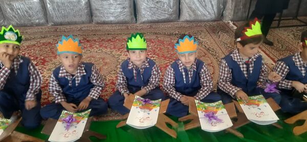 مراسم عهد و پیمان با قرآن در دبستان قمر بنی هاشم شهرستان زارچ 