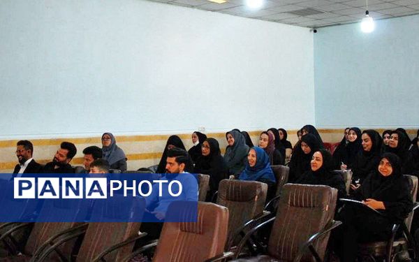 نشست تخصصی شورای آموزگاران قطب ۱ شهر قیامدشت 