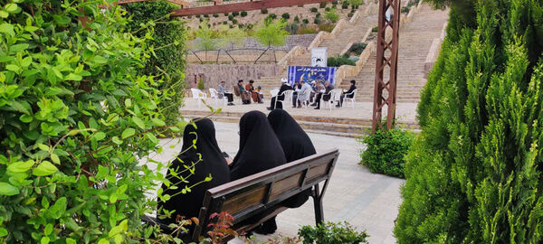 محفل جزء‌خوانی قرآن کریم در بوستان‌های قم