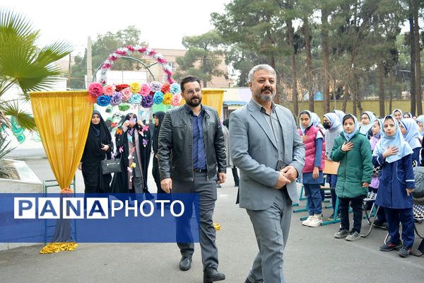حضور خادمان رضوی در مدرسه قدر بهارستان‌دو