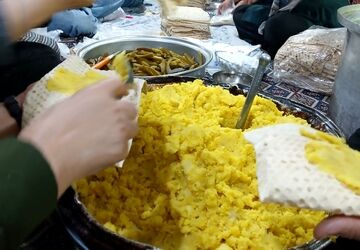 تهیه و آماده سازی لقمه های نذری توسط دانش آموزان آموزشگاه حجاب