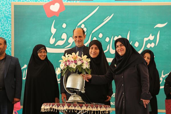 جشن شکوفه‌ها در مدرسه ندای اسلام اصفهان