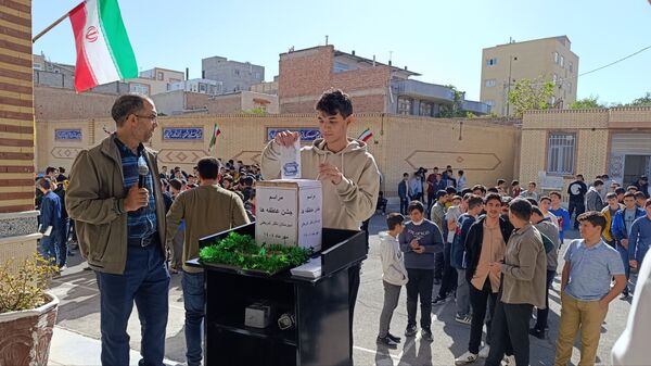 جشن عاطفه‌ها در مدرسه شریعتی اسکو
