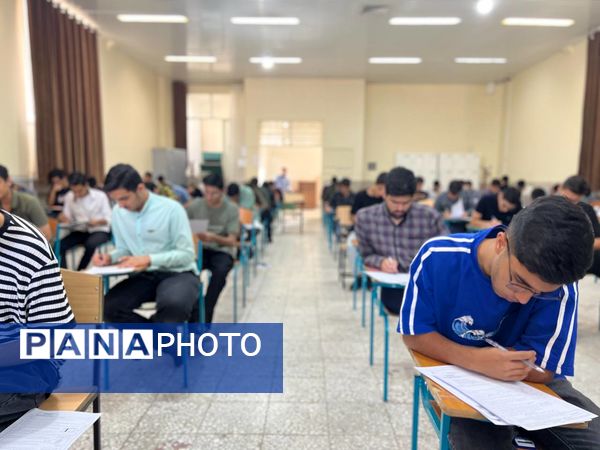 حال و هوای امتحانات نهایی در حوزه‌های دبیرستان‌های اصفهان