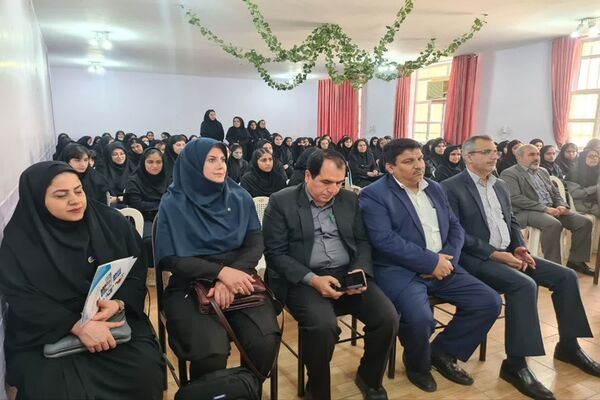 تقدیر از دانش‌آموز مولف کتاب «زندگی، یک هسته»
