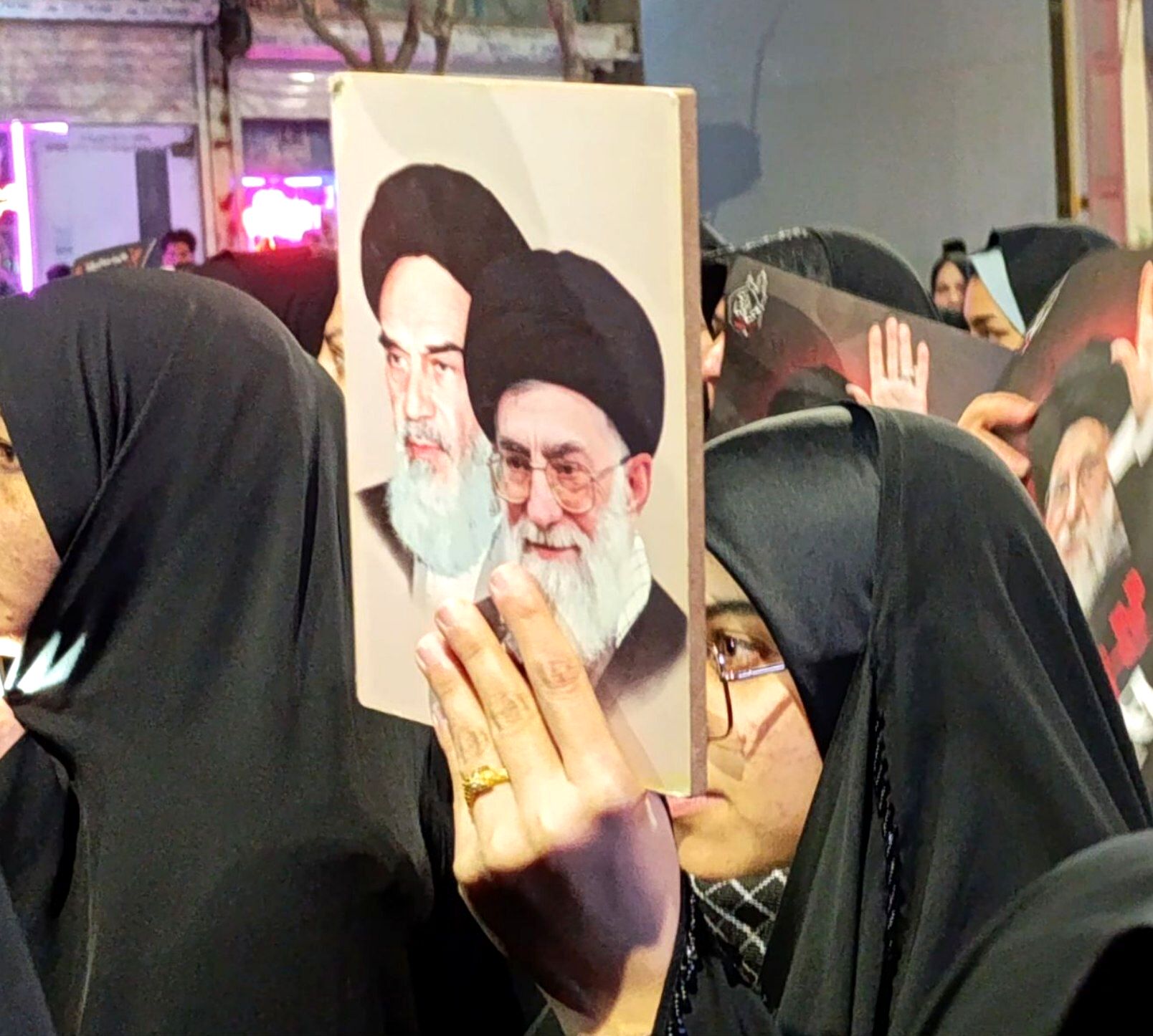 چهلمین شب سوگ و حماسه؛ یاد پرواز سرخ دانش‌آموزان میناب