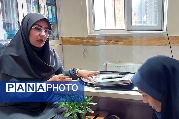 بازدید ارزیابان حوزه پرورشی از فعالیت‌های مدارس منطقه کهریزک 