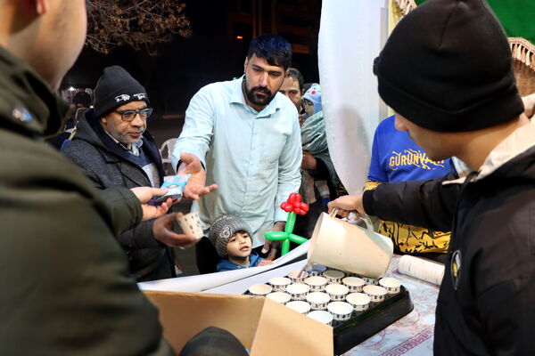 پذیرایی نوجوانان سید مرکز سلاله از منتظران ظهور در ایام فرخنده نیمه شعبان