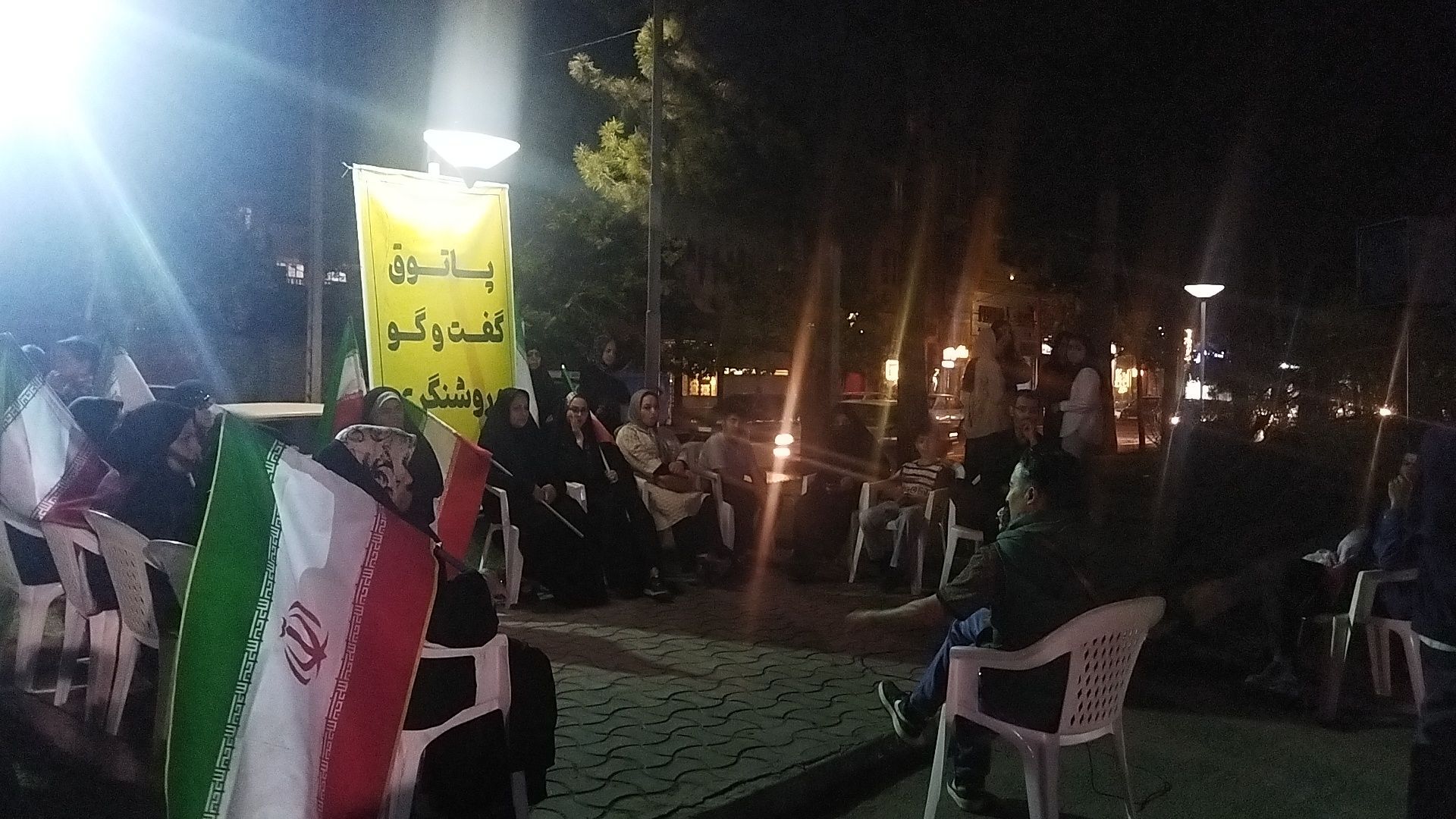 پاتوق گفت و گو و روشنگری در بلوار جمهوری نیشابور 