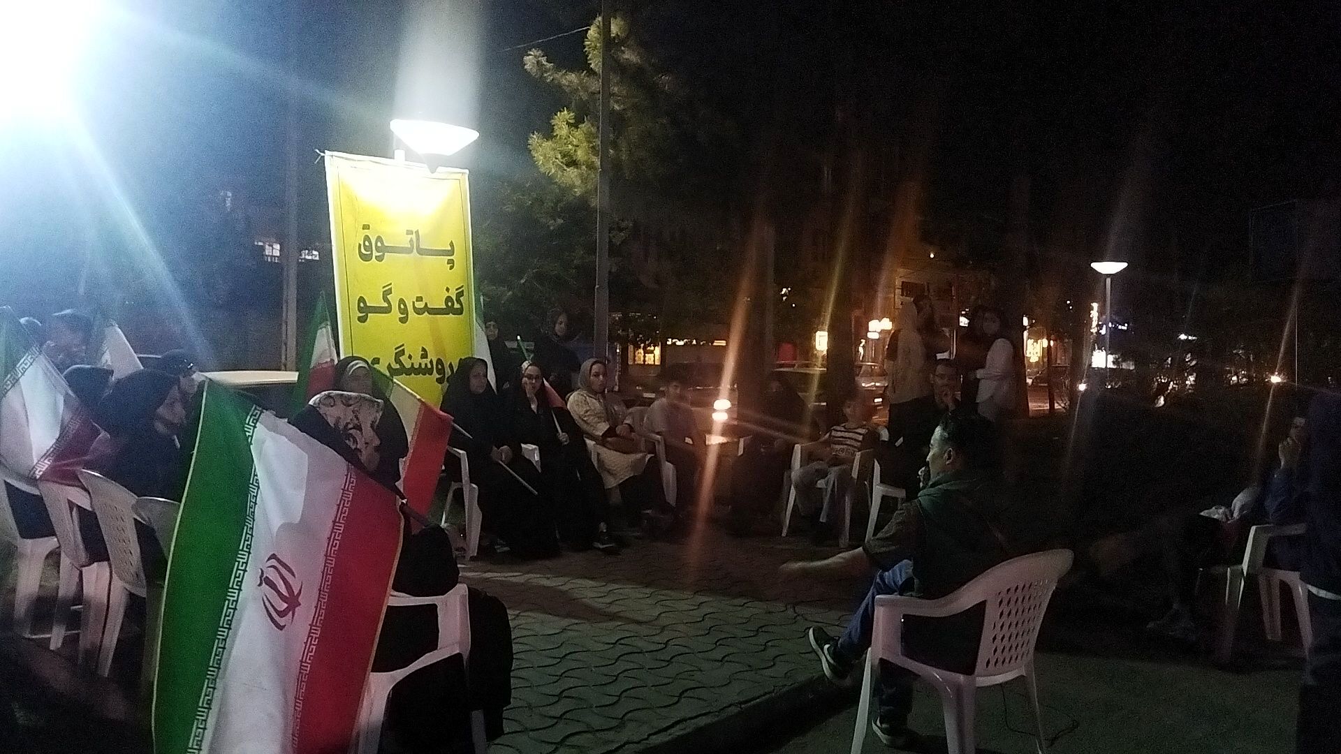 پاتوق گفت و گو و روشنگری در بلوار جمهوری نیشابور 