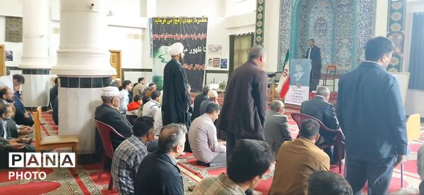 حضور پررنگ دانش‌آموزان بیرانوندی در نماز جمعه