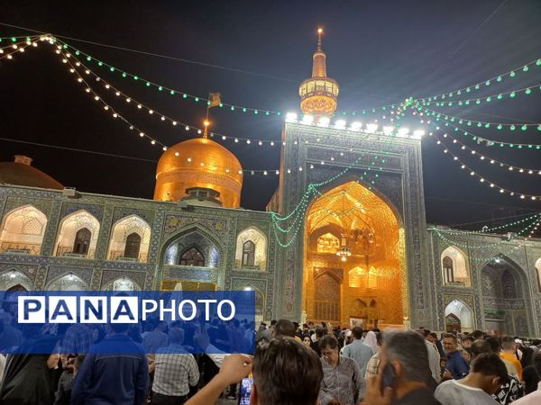 سیل عظیم زائران و مجاوران حرم امام رضا (ع) در شب ولادت یازدهمین امام شیعیان