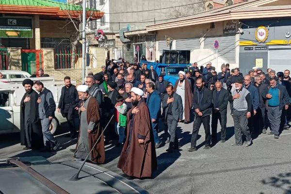 مراسم پیاده روی از مسجد موسی بن جعفر تا امام زاده اسماعیل درشهرستان فیروزکوه
