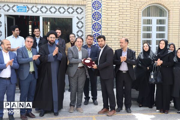 تجلیل مسئولان لاهیجان از معلمان در هفته بزرگداشت مقام معلم