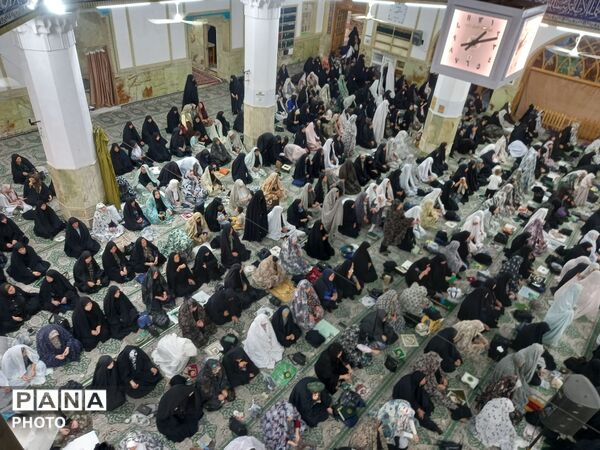 نماز جمعه در صحن مطهر امامزاده جعفرابن موسی الکاظم پیشوا
