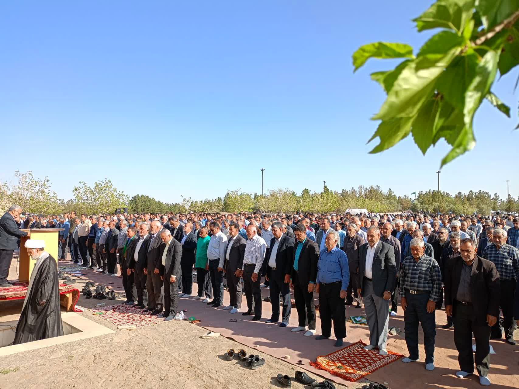 نماز باشکوه عید سعید فطر در شهرستان امامزاده