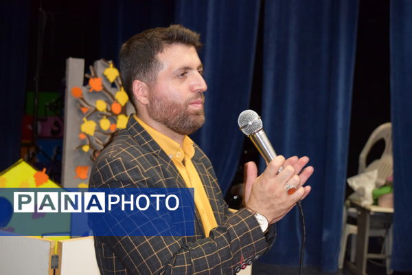 جشن شکوفه‌ها در آموزش و پرورش منطقه ۱۴ تهران