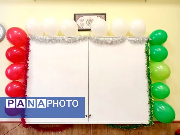 جشن دهه  فجر در دبستان مصلی نژاد حضرت زینب(س)