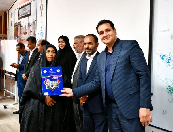 مراسم تجلیل از مدیران و رتبه‌های برتر کنکور ۱۴۰۴ در شهرستان مه‌ولات
