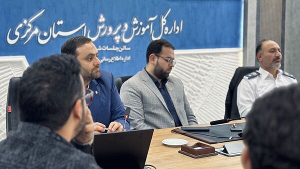 نشست صمیمانه قائم‌مقام سازمان دانش‌آموزی کشور با نمایندگان دانش‌آموزان پیشتاز وخبرنگاران‌پانای استان مرکزی