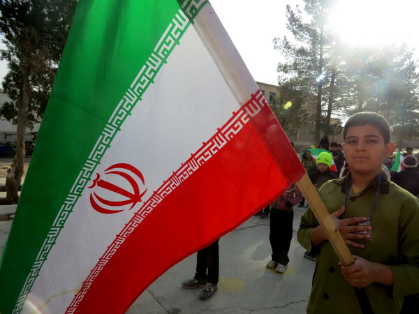 قاب پانا خاتم از شادی و نشاط دانش‌آموزان 