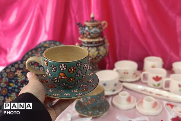 نمایشگاه کار و فناوری در دبیرستان نشاط بهارستان‌دو