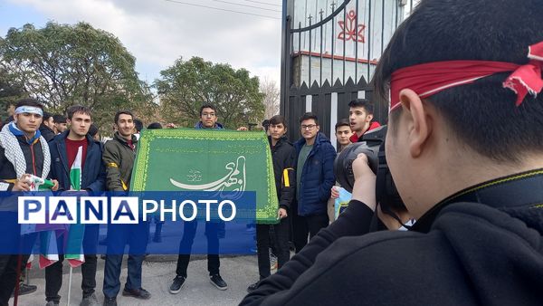 وداع دانش‌آموزان مراغه با شهید گمنام