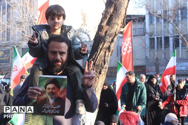 بیعت مردم تهران با سومین رهبر انقلاب