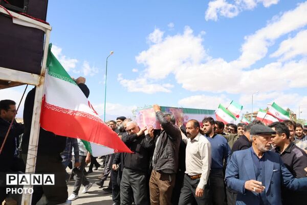 مراسم تشییع پیکر مطهر شهیده دانش آموز تیارا صادقی در یزد
