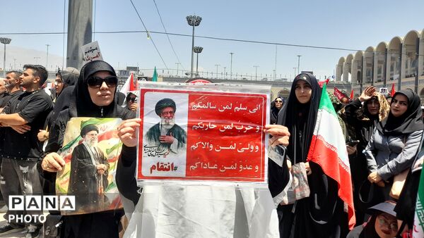  نمایشِ اقتدار در تشییعِ رهبر شهید