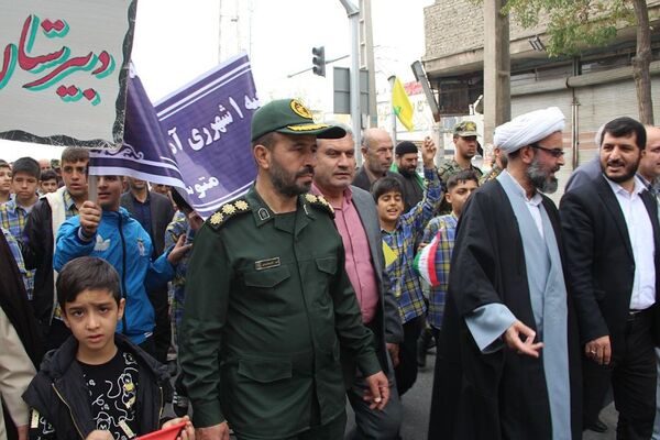 راهپیمایی ۱۳ آبان در شهر قیامدشت ری یک