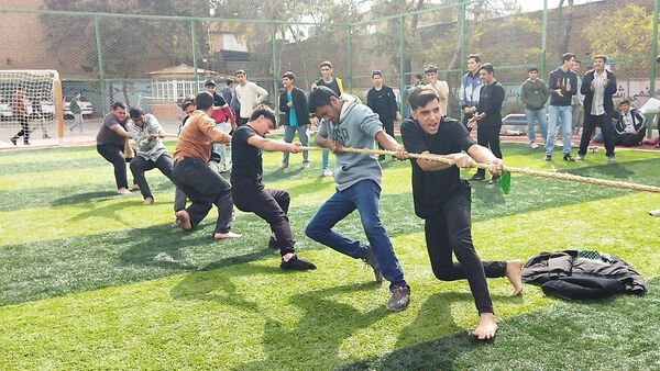 مسابقات طناب کشی شهید پارسا منصور در دبیرستان شاهد ابوذر غفاری 