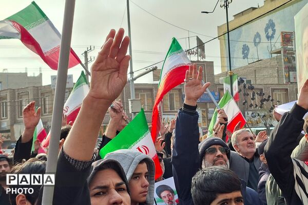 بیعت مردم قرچک با سومین رهبر نظام مقدس جمهوری اسلامی ایران